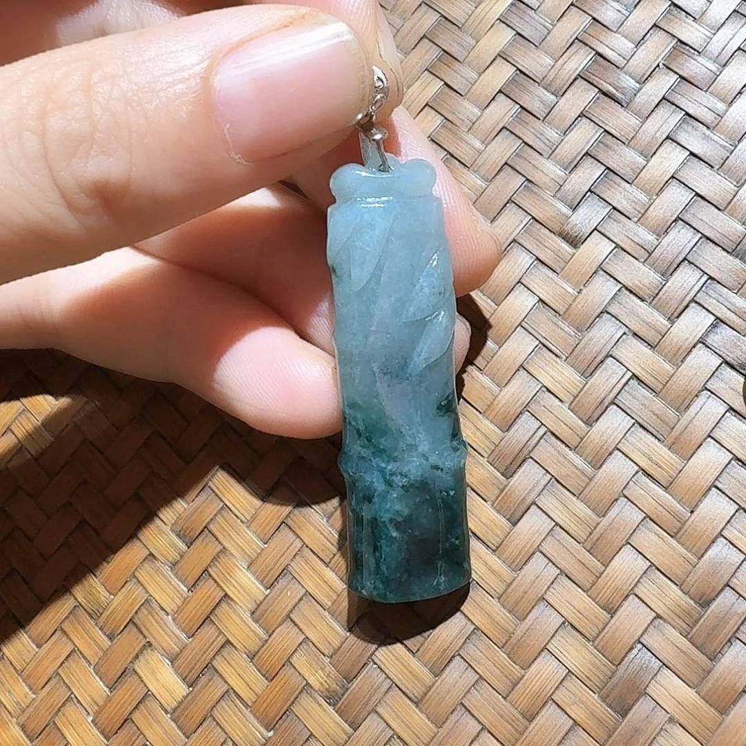 颈饰未镶嵌翡翠个性十足