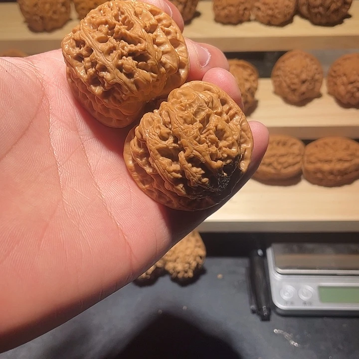 文玩核桃吊坠45mm全品大粗筋