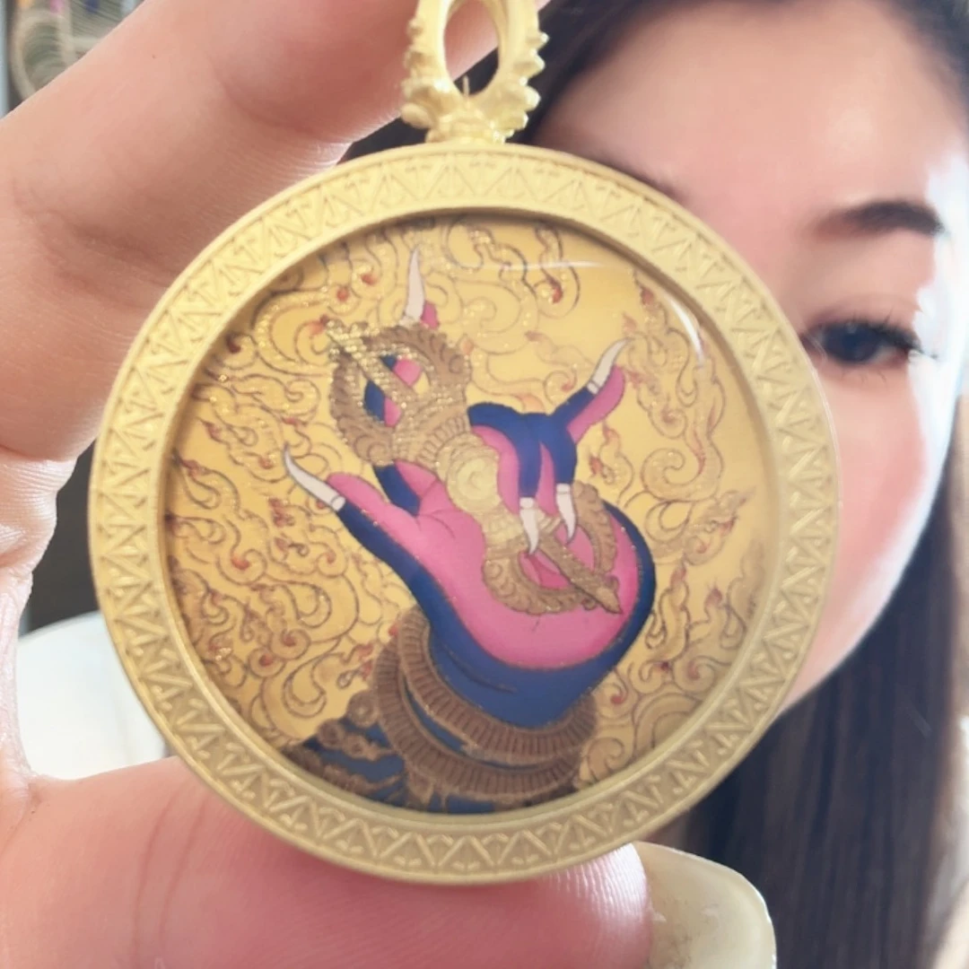 花岗石铁合金黄手手唐卡吊坠