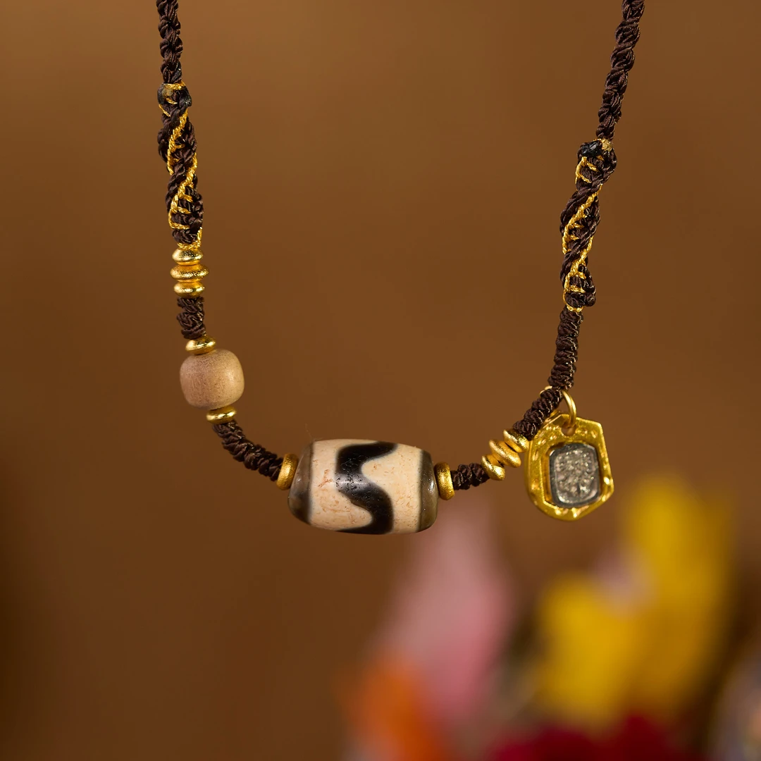 （一芳）黑白老料 牙牙桶珠项链 R3SWX