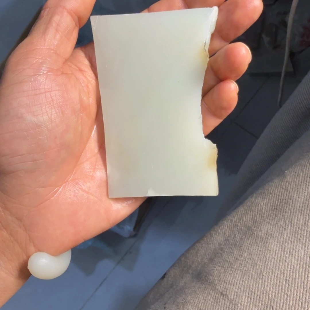 往***烟和田玉未镶嵌颈饰