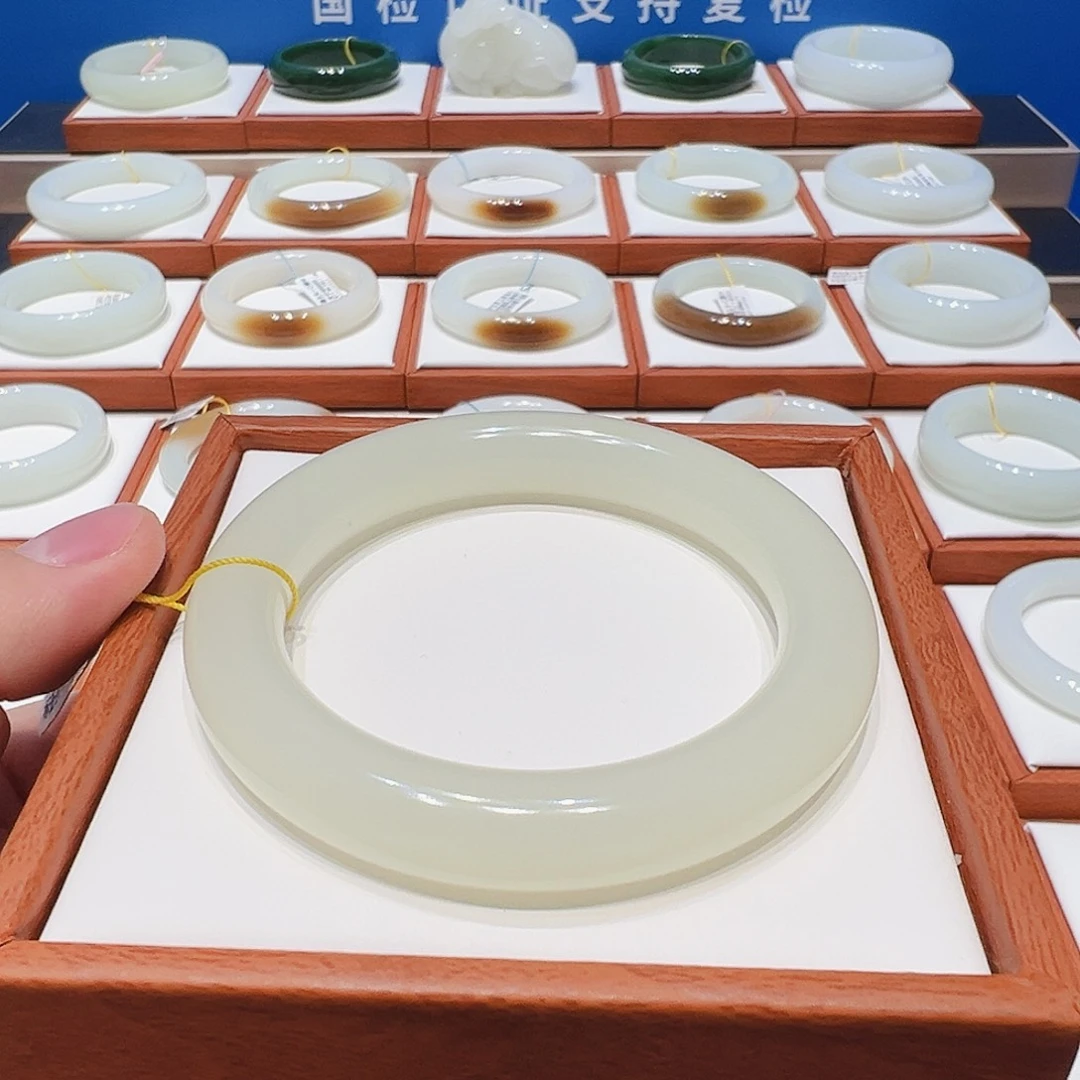 和田玉未镶嵌手镯圆条冰晴