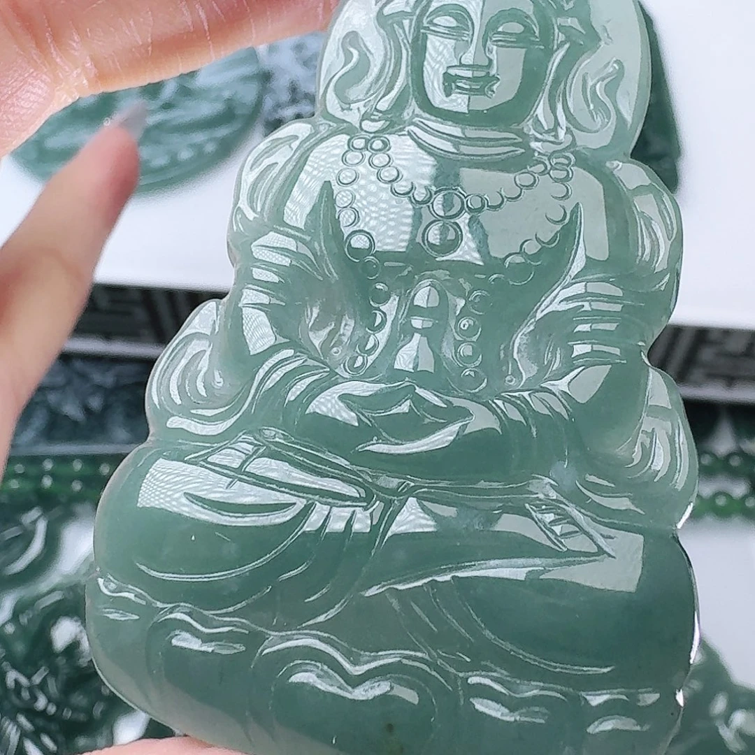 翡翠未镶嵌颈饰多样性发其一