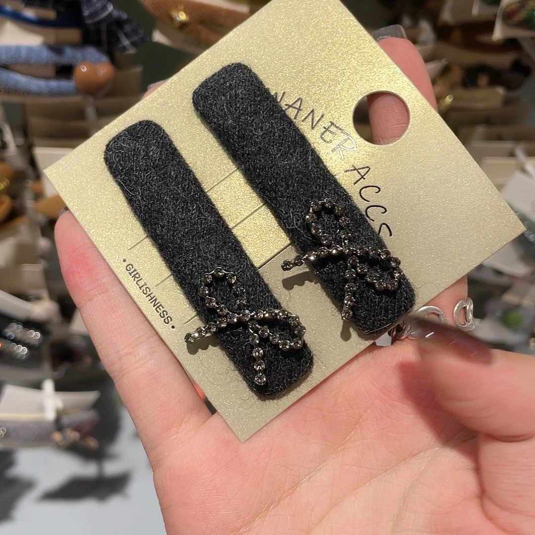 布艺非金属深灰方形蝴蝶结