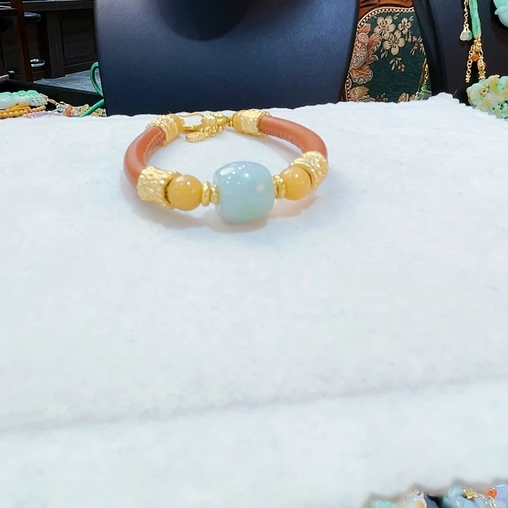 翡翠颈饰未镶嵌手串