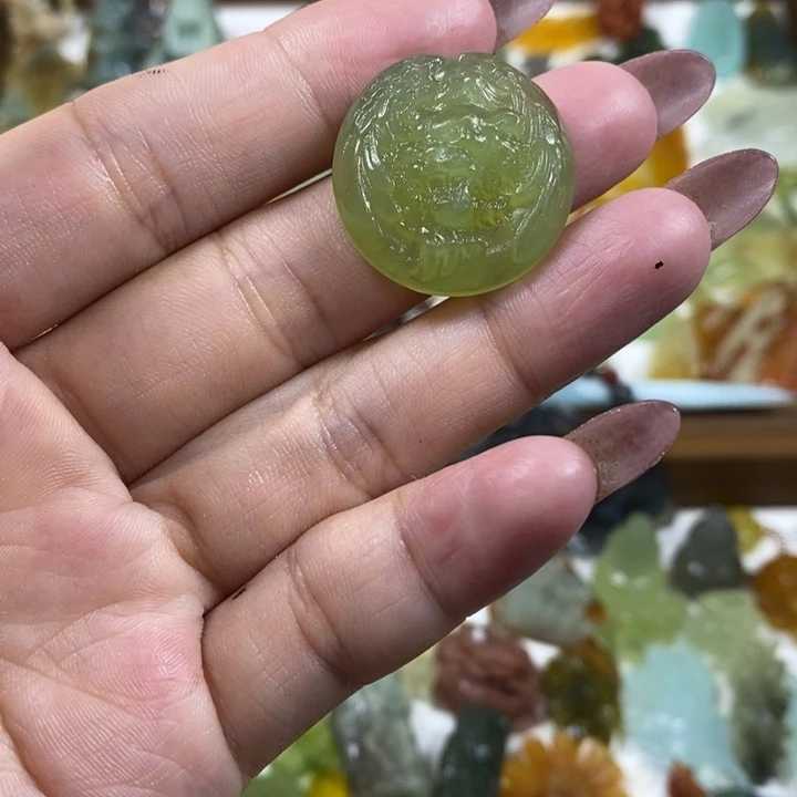 未镶嵌蛇纹石玉吊坠