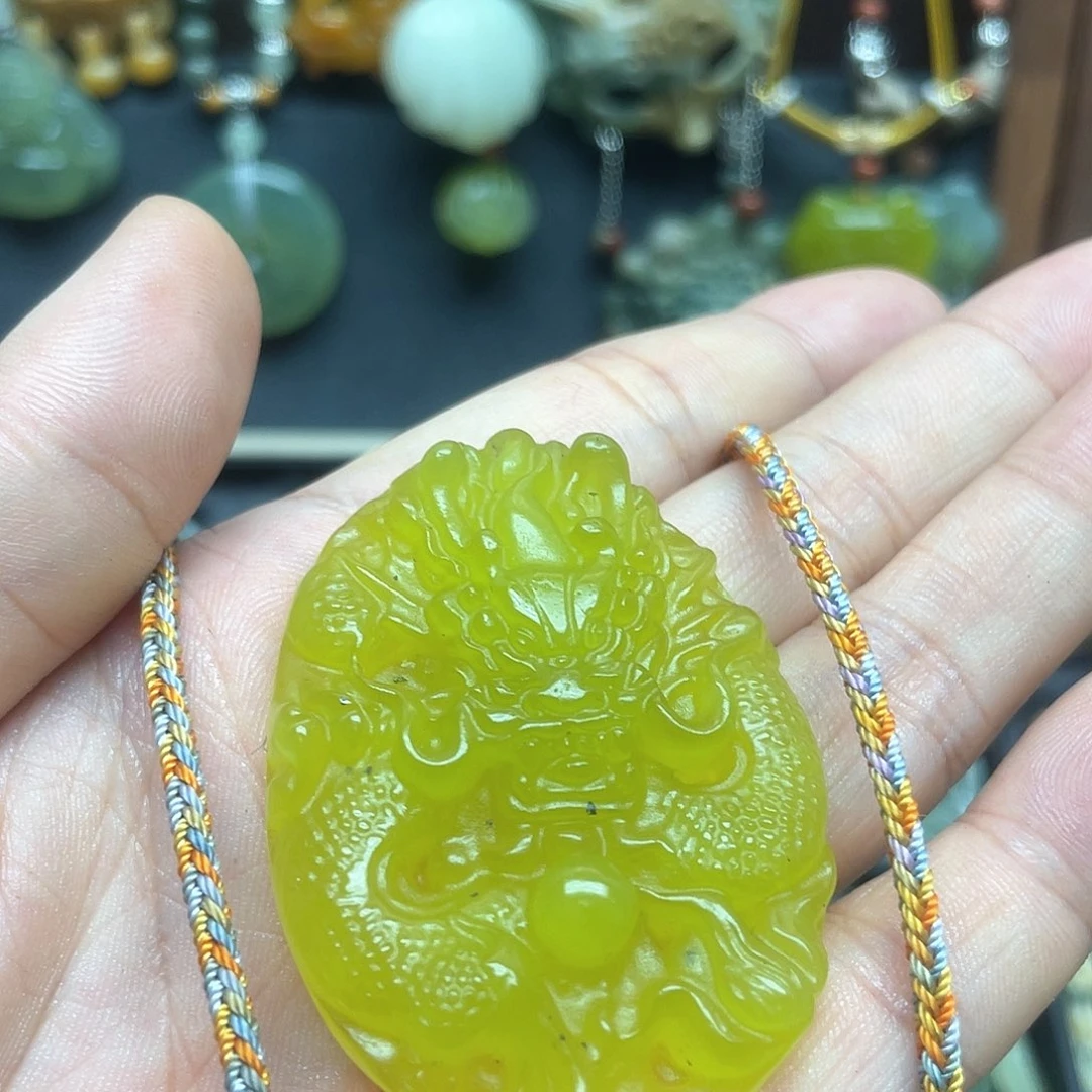 蛇纹石玉未镶嵌颈饰