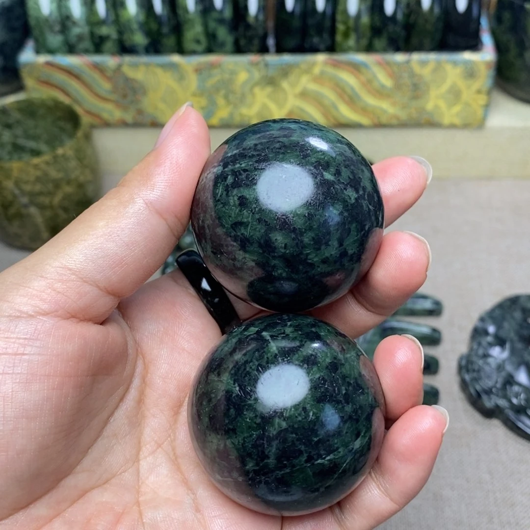 蛇纹石玉未镶嵌手球 微瑕
