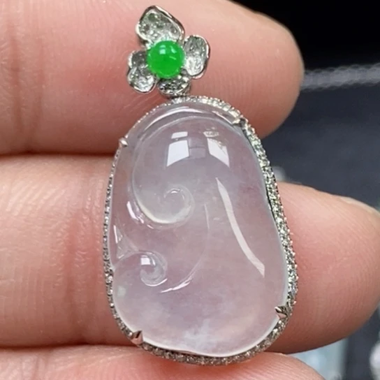 翡翠18K金镶嵌颈饰吊坠