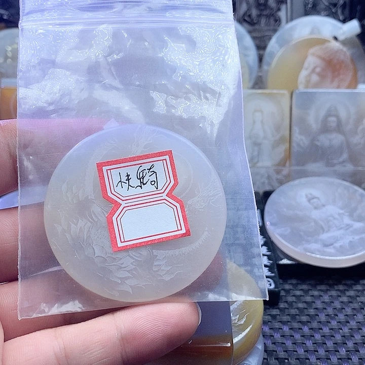 未镶嵌颈饰玛瑙/玉髓快**琦