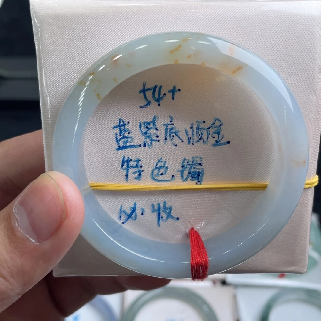 翡翠手镯未镶嵌翡翠手镯