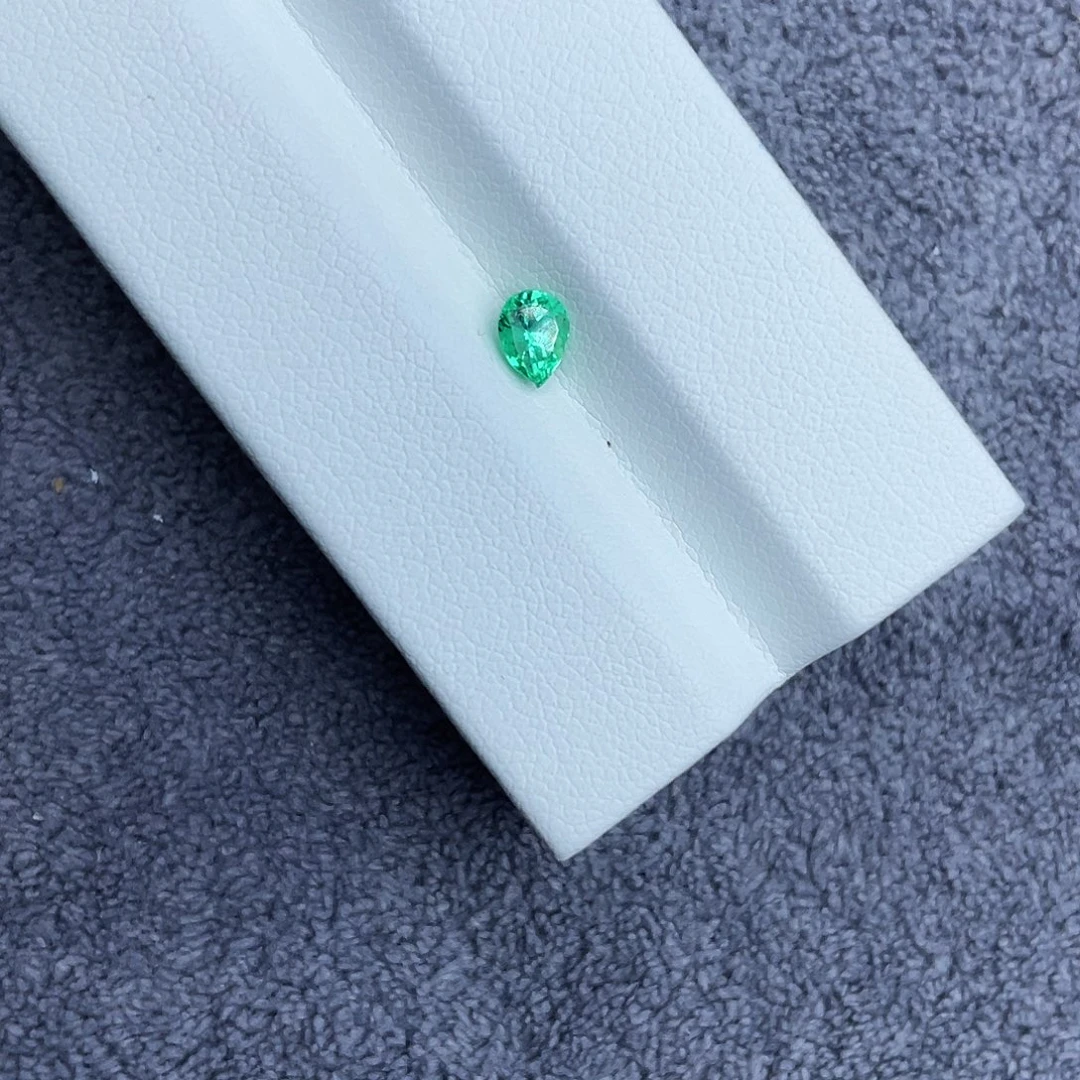 裸石祖母绿0.278Ct。