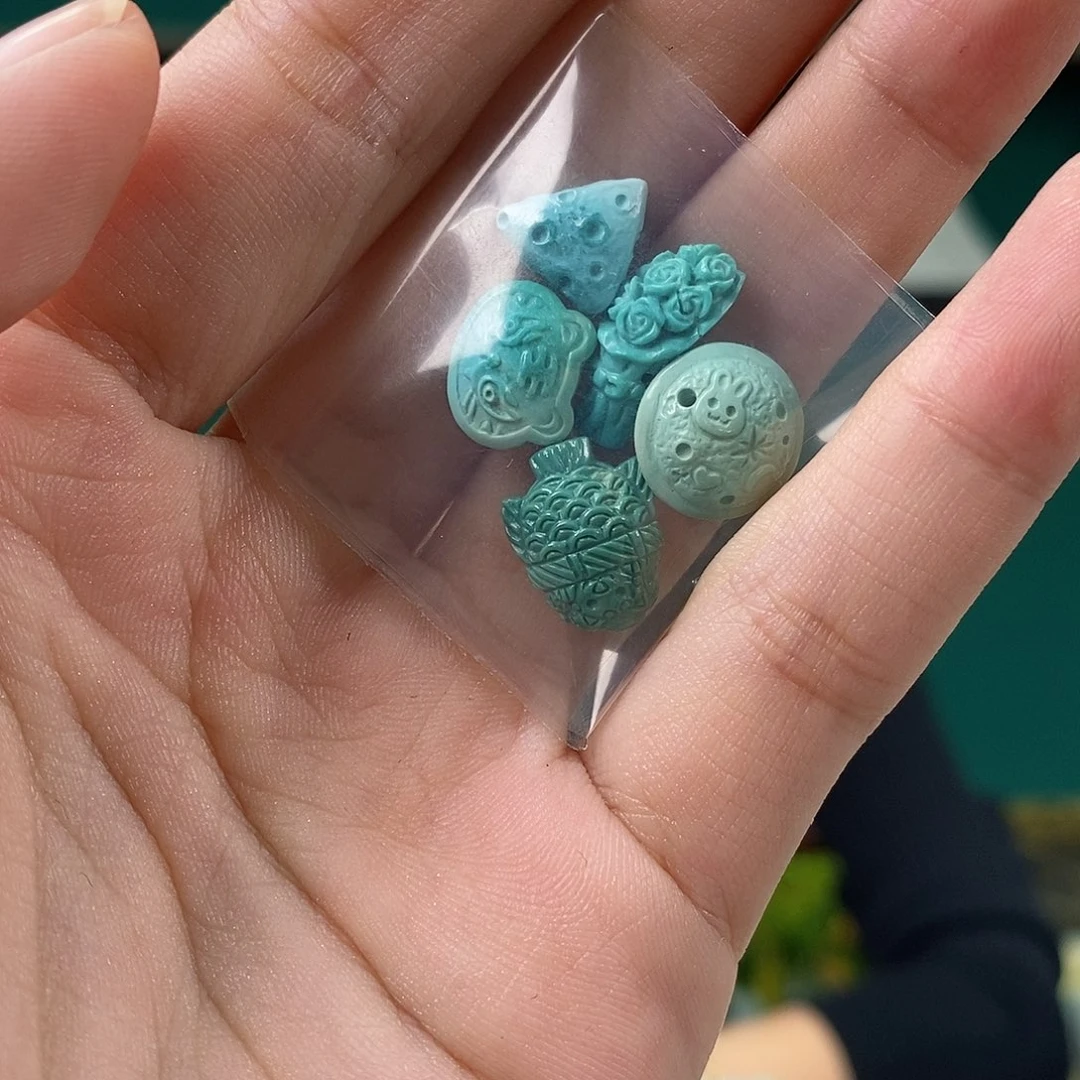 绿松石未镶嵌珠宝奇石