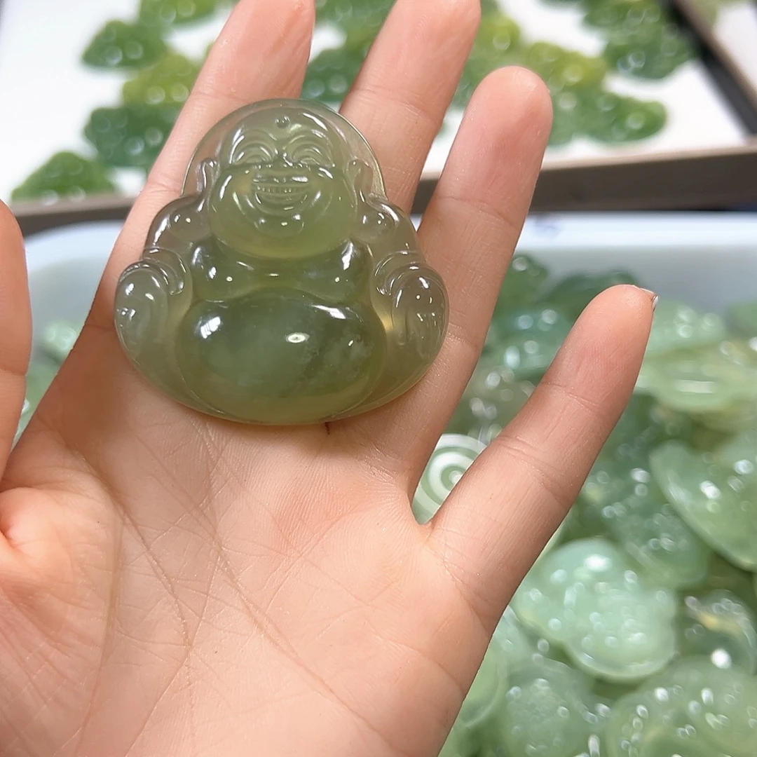 幸***福蛇纹石玉未镶嵌颈饰