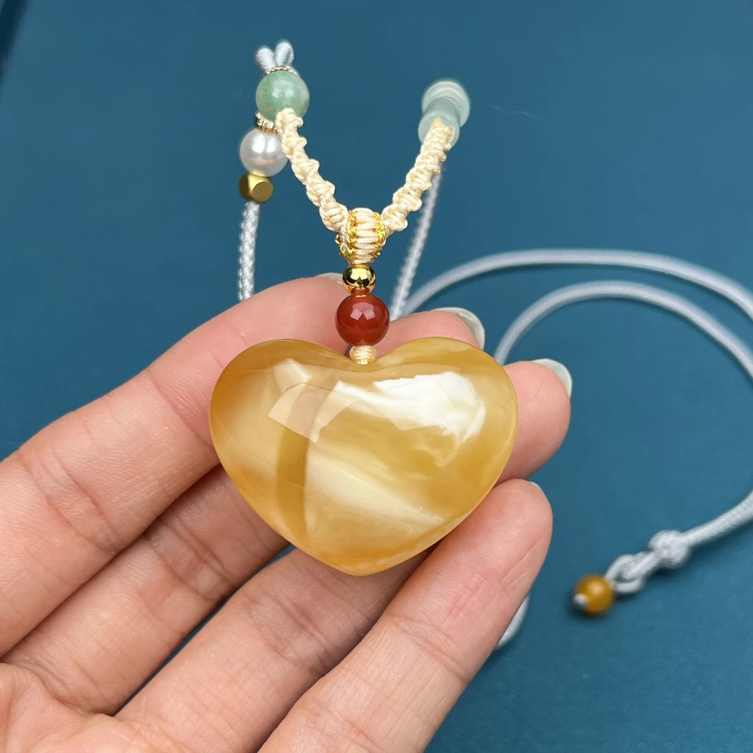Y1045天然原矿蜜蜡爱心吊坠 34*26MM 抖音基地质检发货