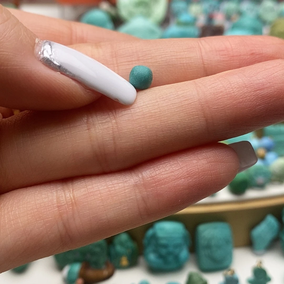 绿松石饰品未镶嵌喝****?