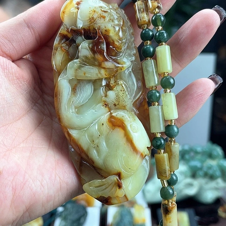 蛇纹石玉颈饰未镶嵌