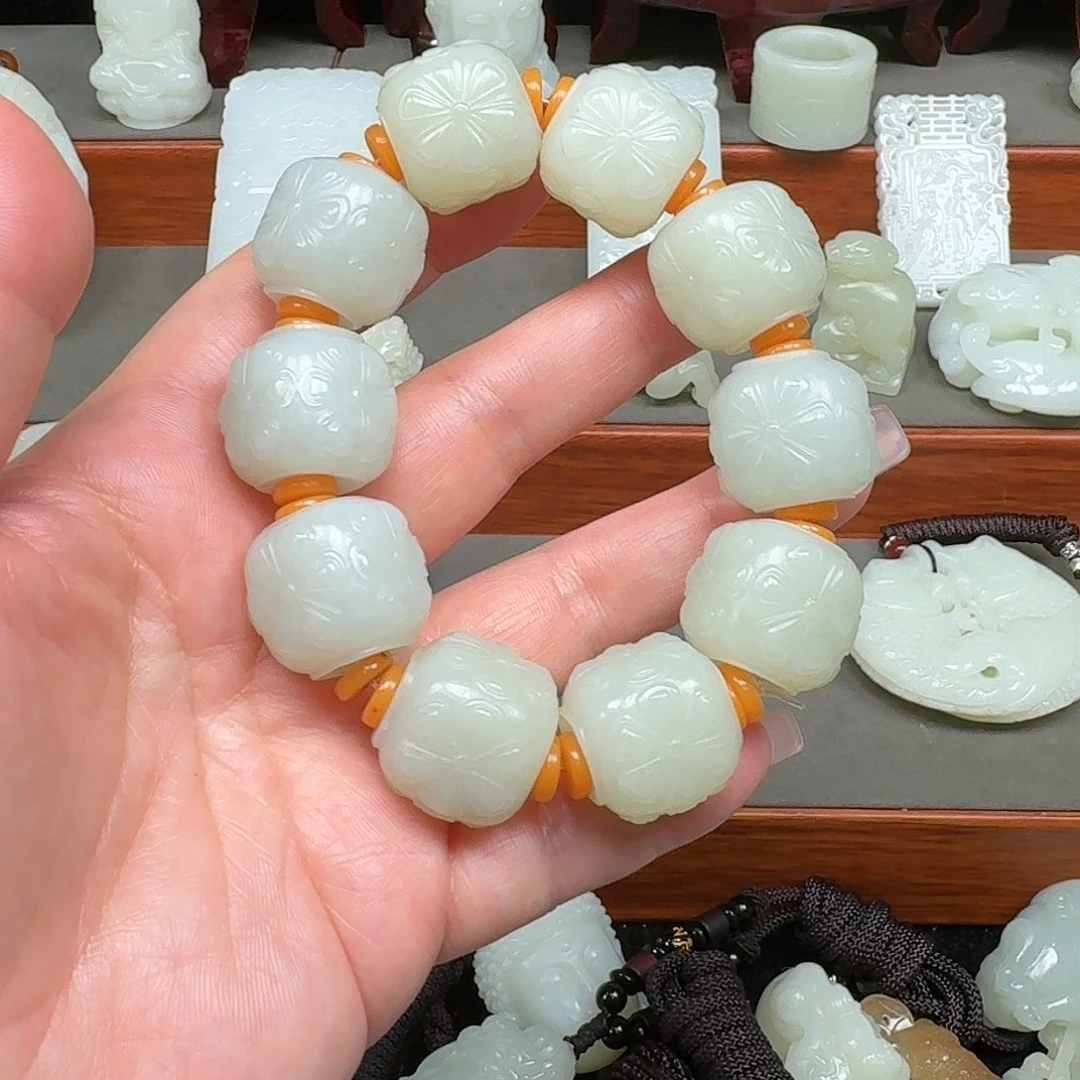 欢***在和田玉未镶嵌把件