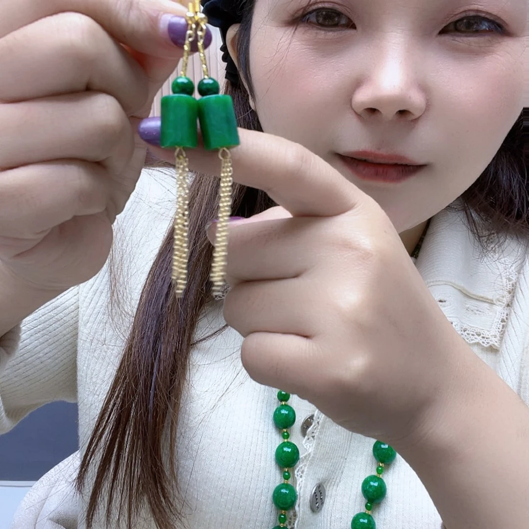 翡翠未镶嵌颈饰耳坠