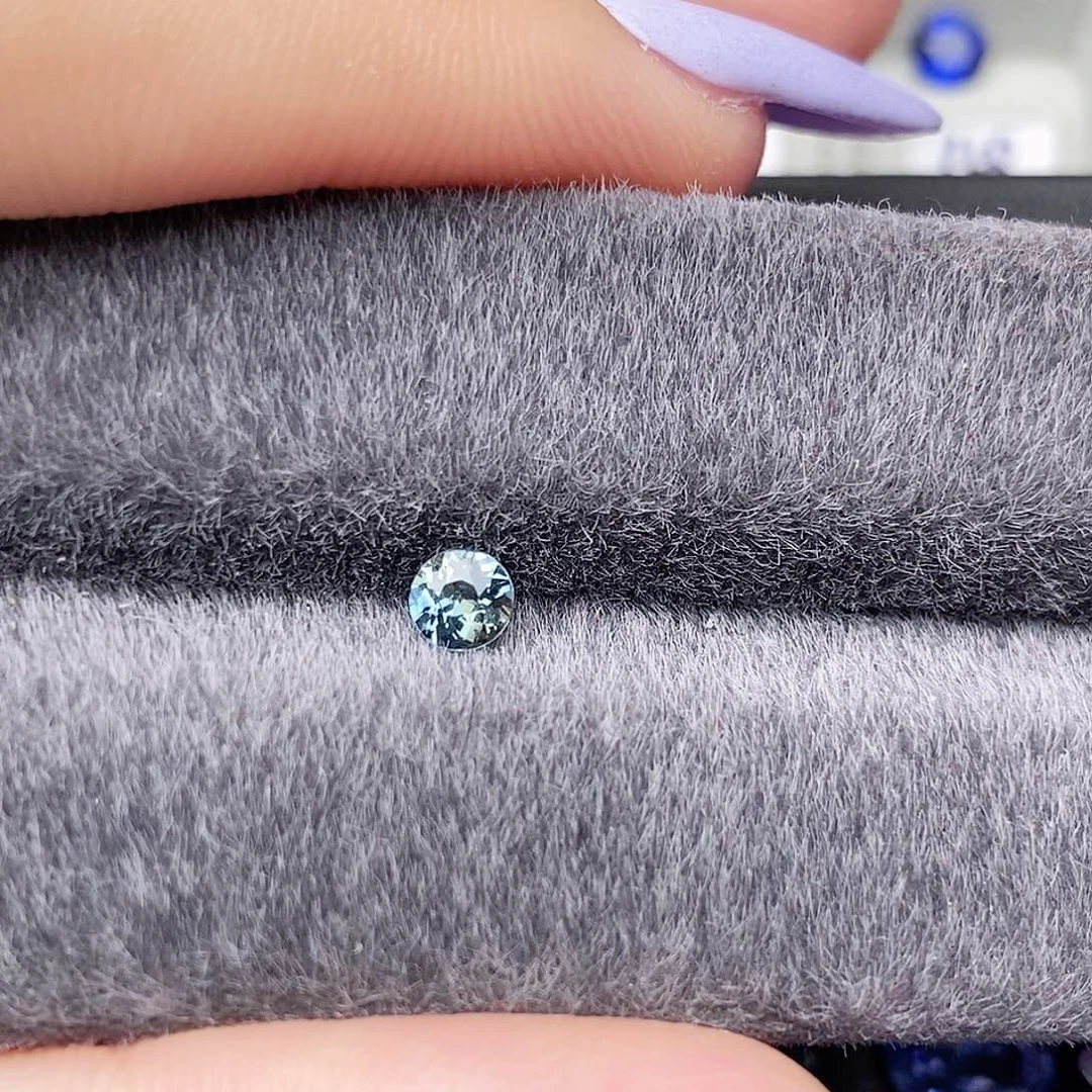 蓝宝石裸石未镶嵌浅蓝色小圆0.33ct/2143号