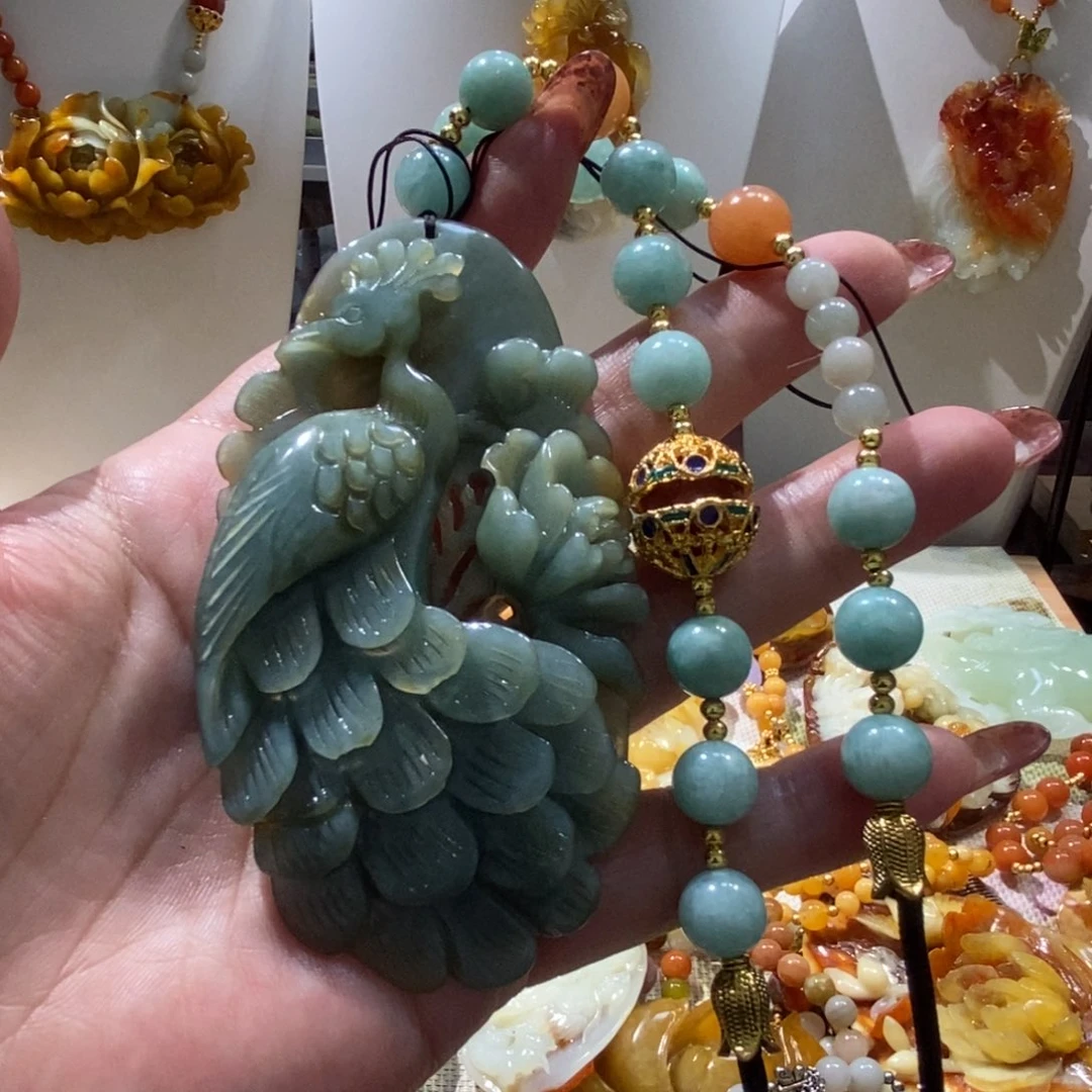 蛇纹石玉未镶嵌颈饰