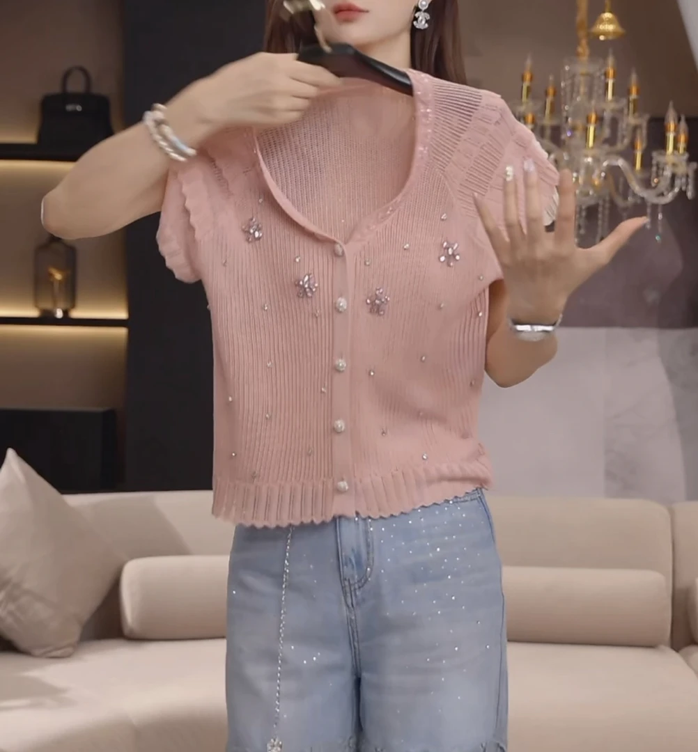 2025夏季新款洋气百搭设计感上衣女轻奢高级感时尚钉珠V领针织衫