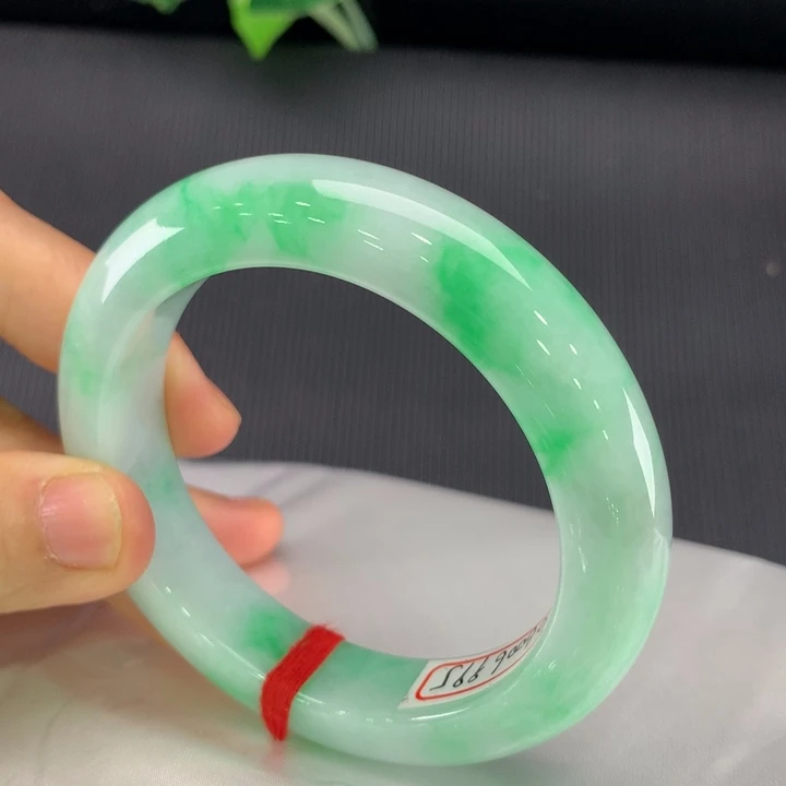 翡翠未镶嵌手镯正圈54