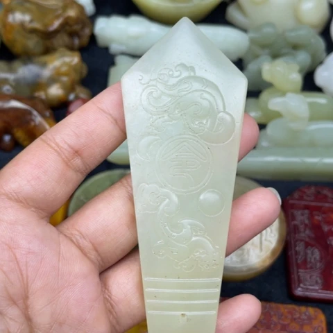 未镶嵌蛇纹石玉颈饰23