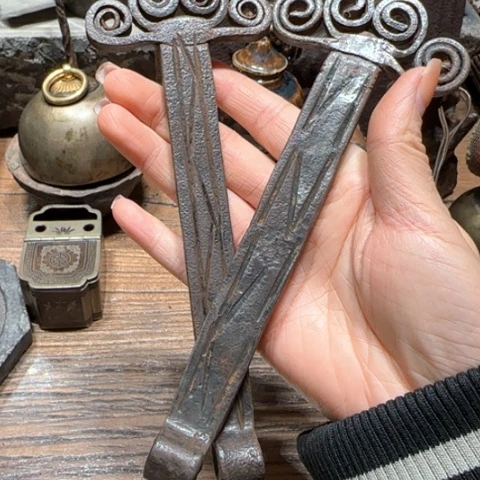 羊***杨铁一对四个卷花的门插