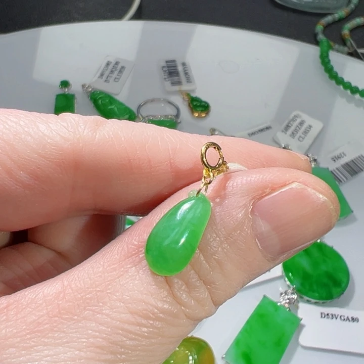 颈饰18K金镶嵌翡翠