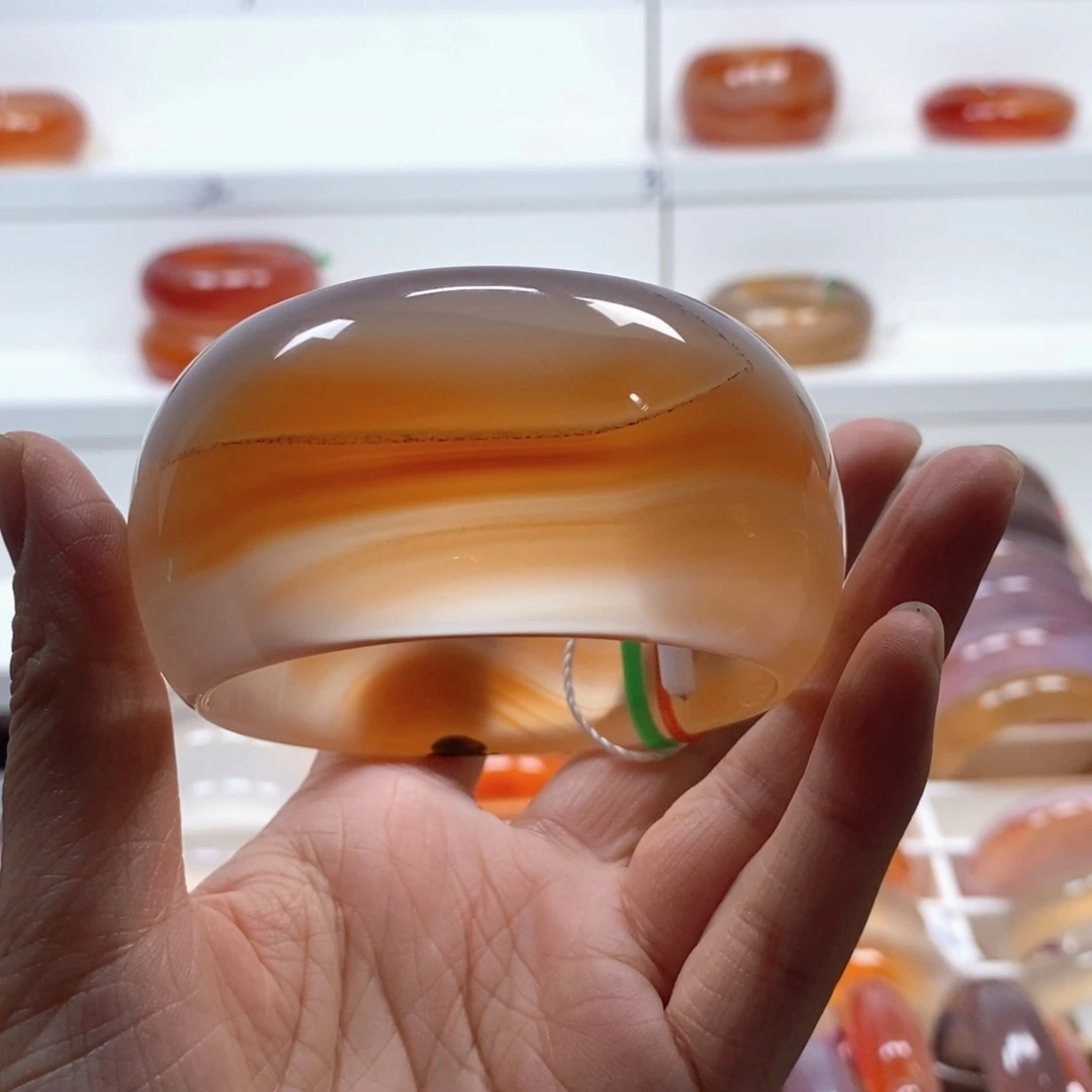 繁***)玛瑙/玉髓手镯未镶嵌有沙