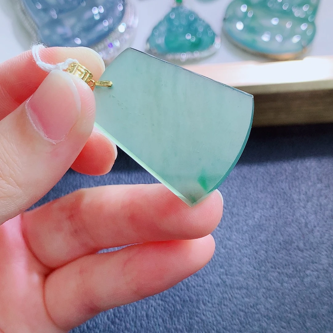 翡翠18K金镶嵌颈饰翡翠