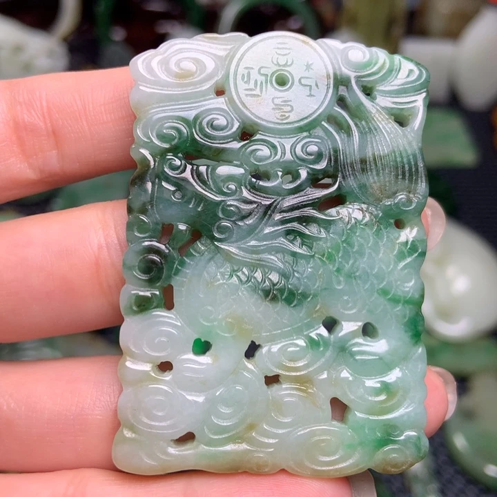 翡翠未镶嵌挂件清