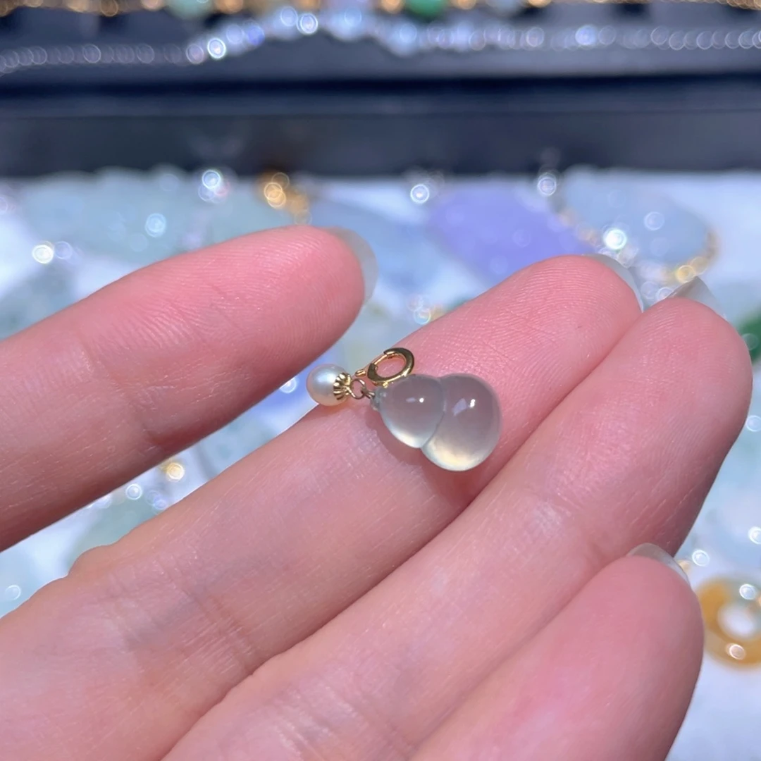 翡翠18K金镶嵌颈饰翡翠