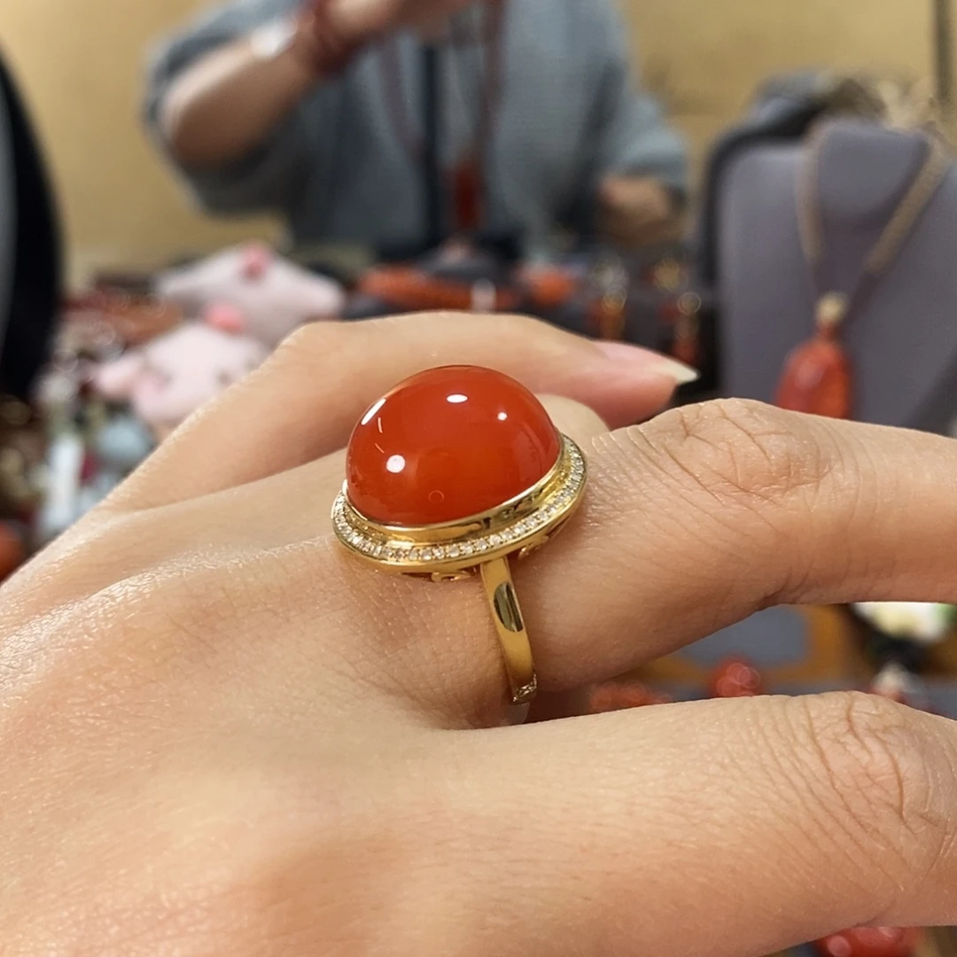 18K金镶嵌戒指南红玛瑙