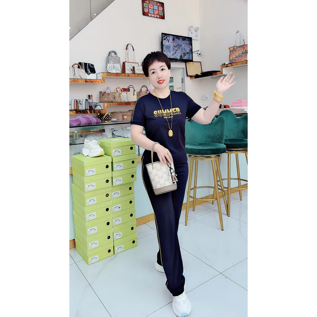 2562 捆边时尚烫钻休闲套装