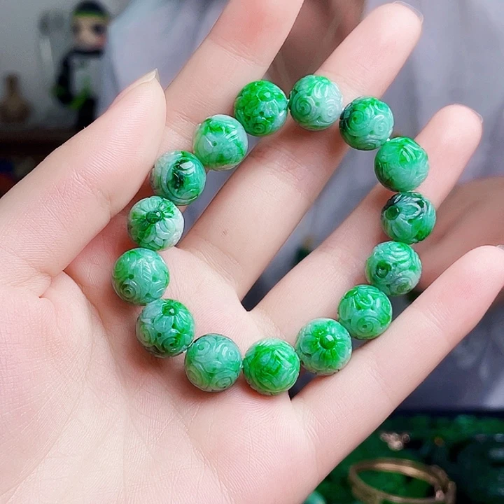翡翠未镶嵌颈饰多样性