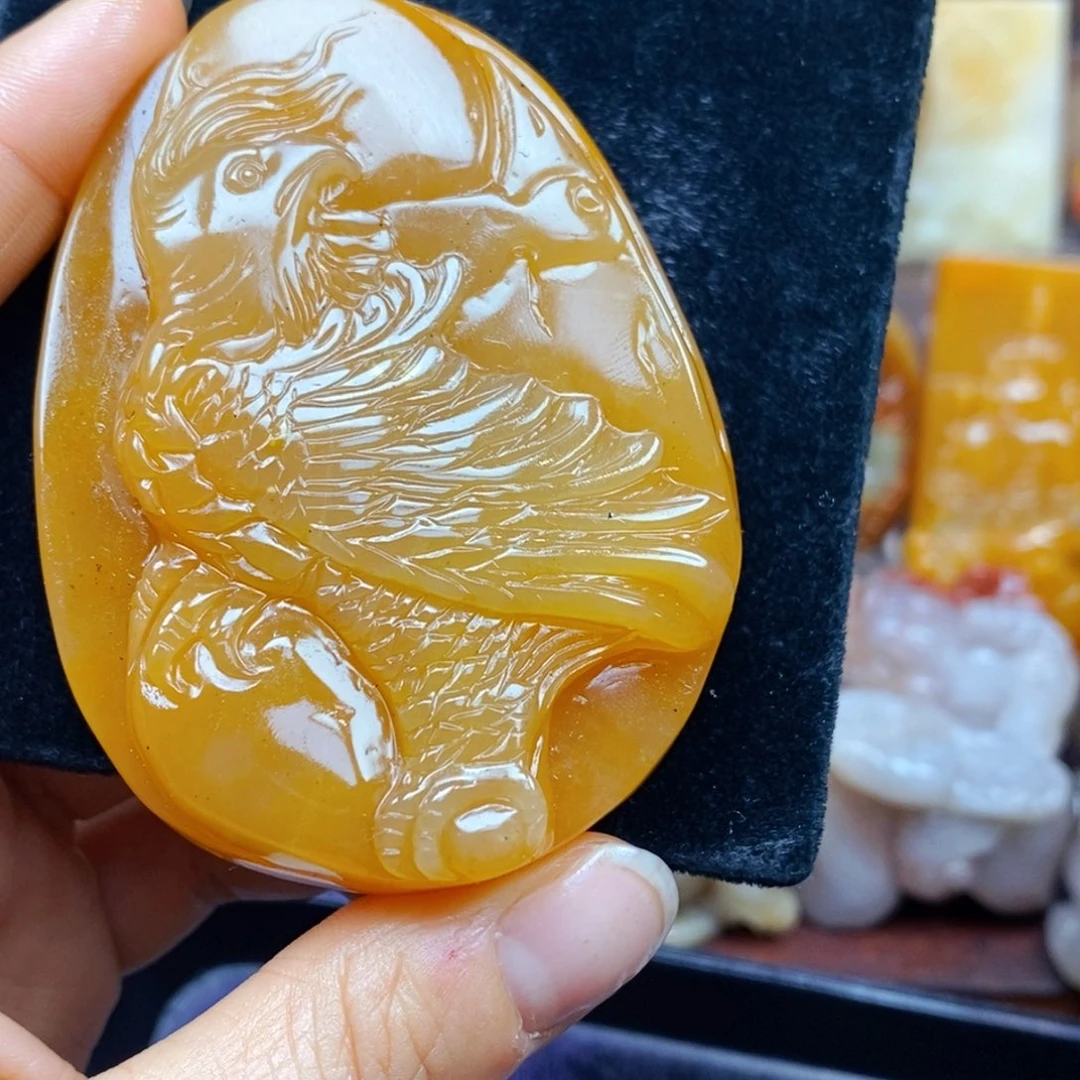 未镶嵌石英质玉（黄龙玉）颈饰
