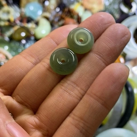 岫玉未镶嵌耳环一对