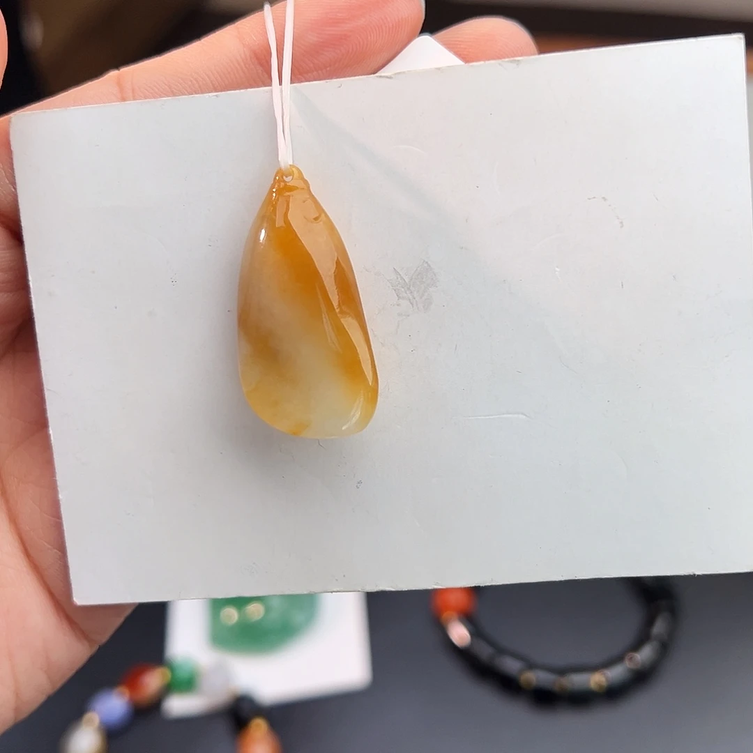 翡翠未镶嵌颈饰逍遥游