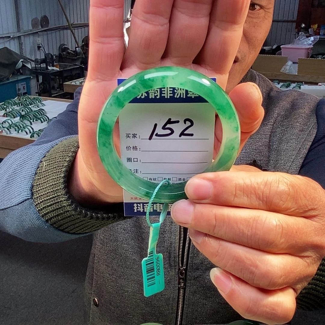 石英质玉（非洲翠）未镶嵌手镯