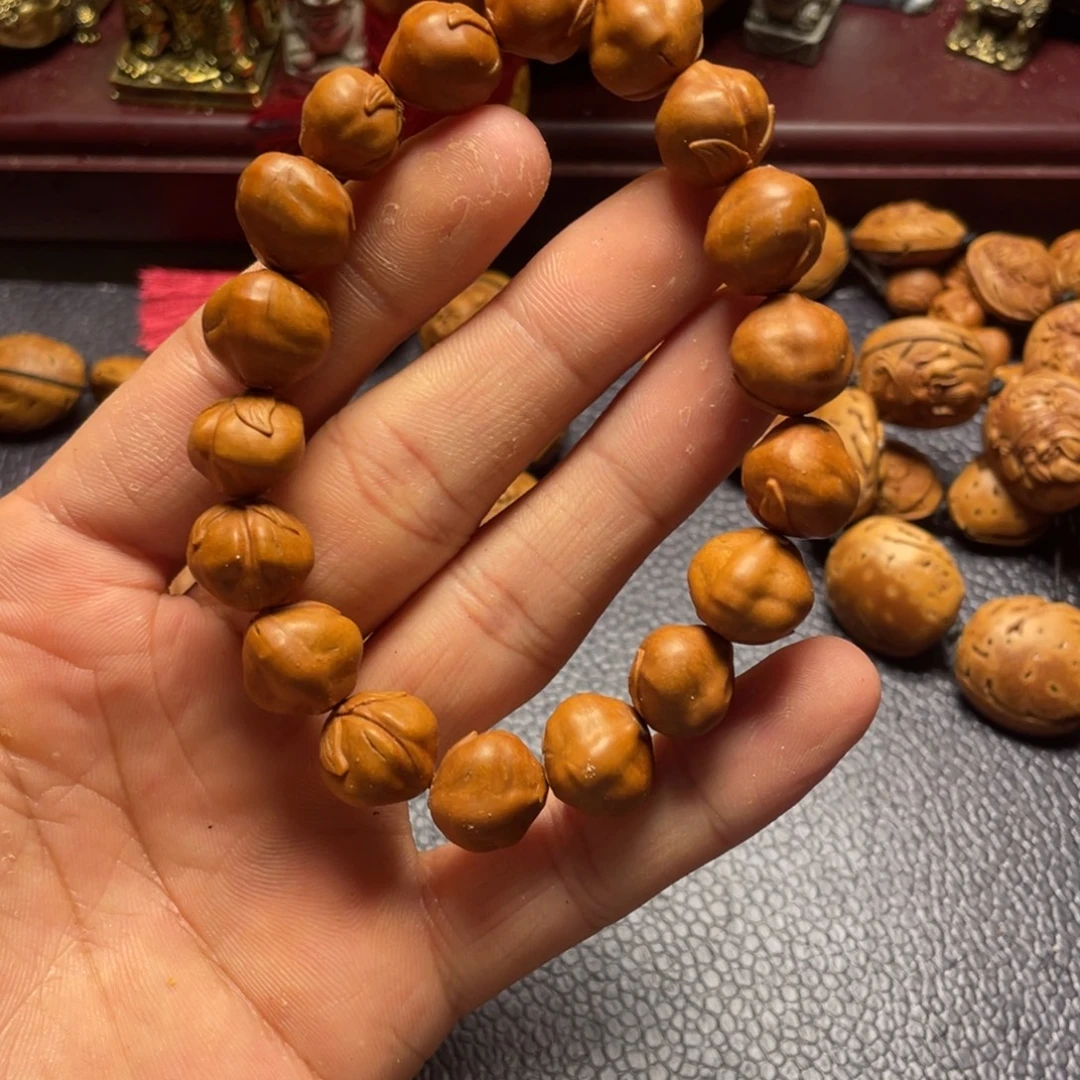 空***城龙纹桃核雕刻瑕疵寿桃