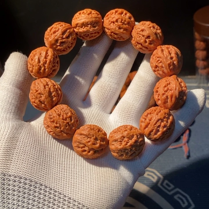 文玩核桃手串……50