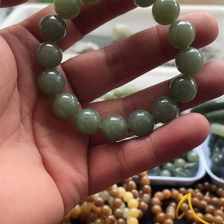 半***量和田玉（糖玉）未镶嵌珠宝半成品
