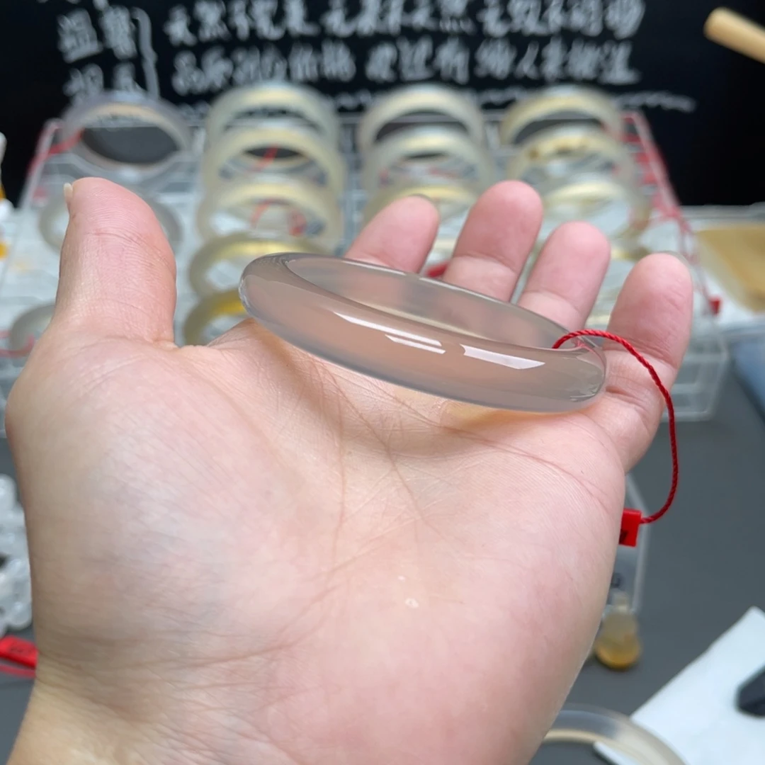 玛瑙/玉髓手镯未镶嵌阿*