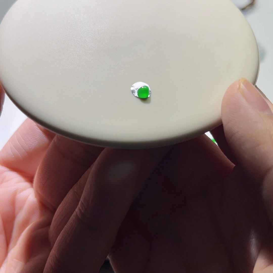 散珠翡翠裸石爱心4mm