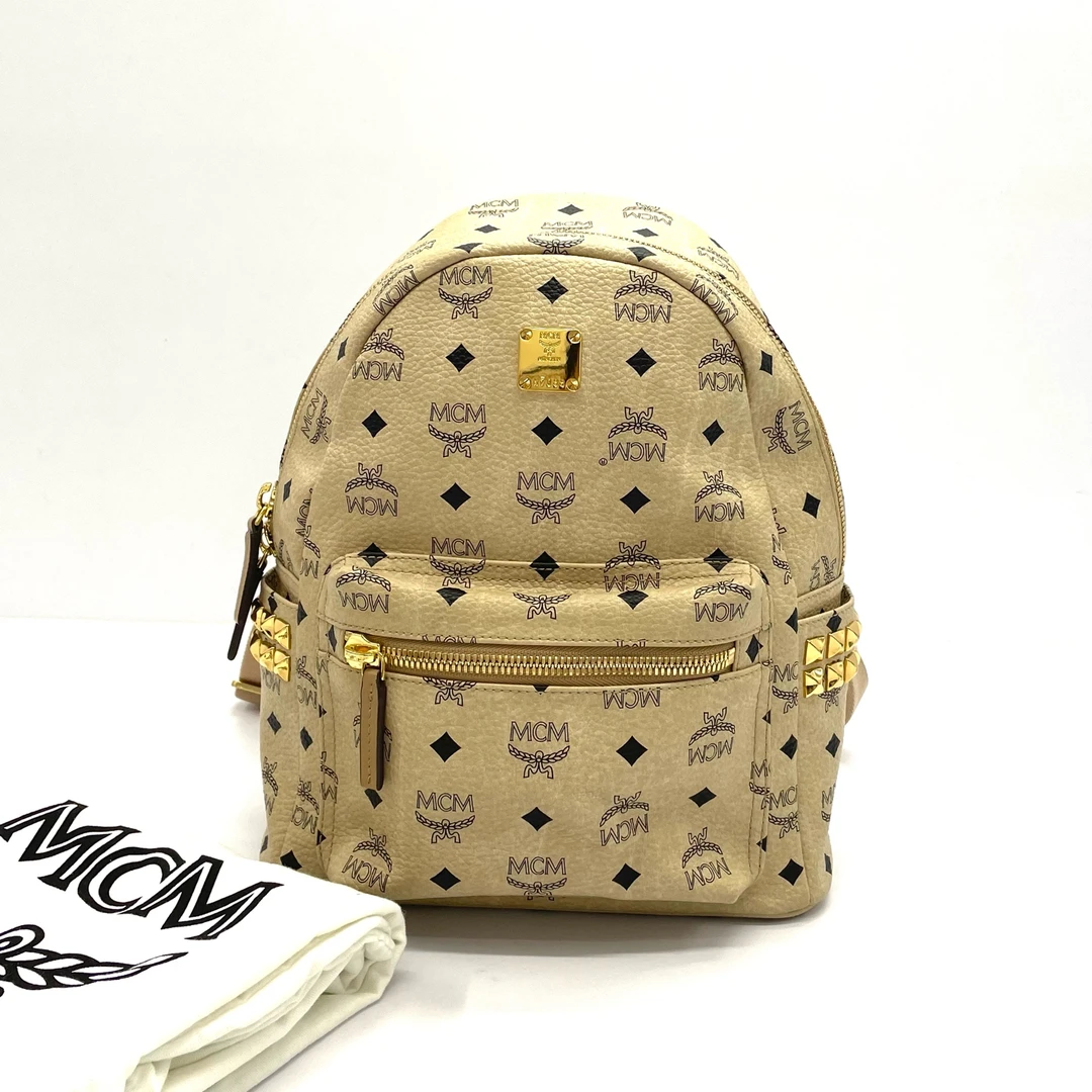 95新 MCM 98新 米色 stark visetos经典双侧铆钉双肩包