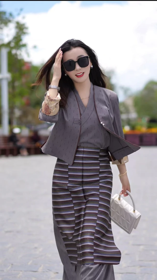 2025传统气质时尚藏服亮片三件套 无袖藏装+帮垫+外套