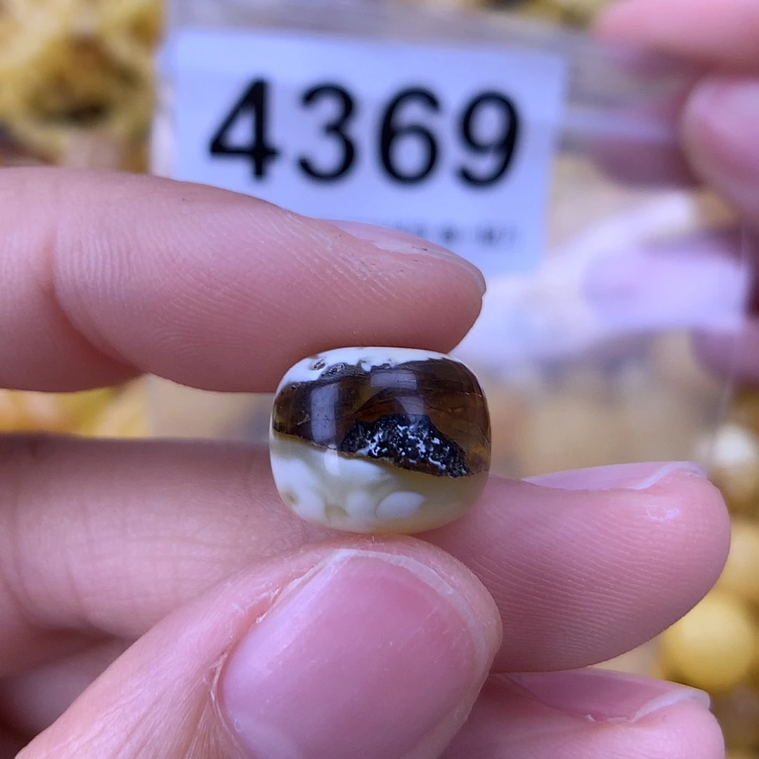 未镶嵌琥珀珠宝奇石13.1