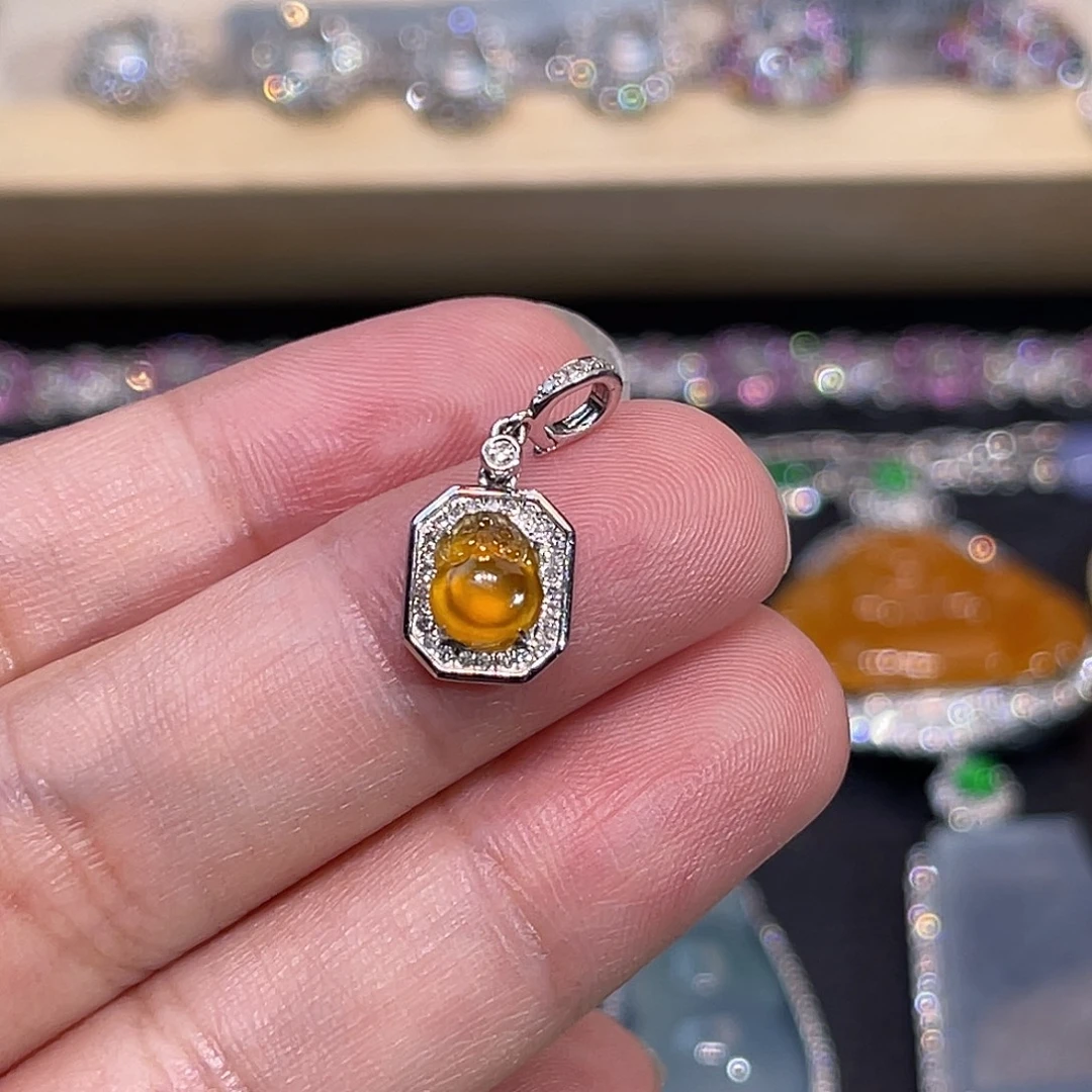 颈饰18K金镶嵌翡翠黄翡金蟾